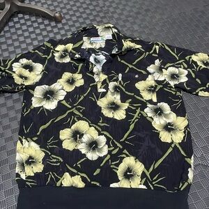 Palmland tropics size medium rayon floral short sleeve shirt